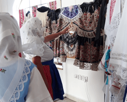 Výstava ukazuje krásu kyjovského kroje