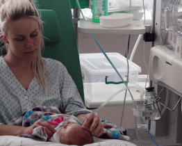 Prázdniny přinesly více porodů než obvykle. Bohužel i těch předčasných