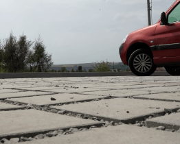 V ulici Bří Mrštíků vznikla nová parkovací místa 