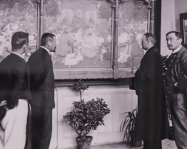 Rodinovu návštěvu završili pískováním i knihou