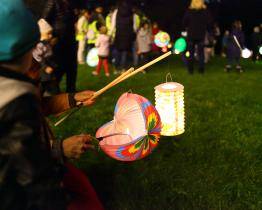 Zlínem v pátek projde lampionový průvod, který zakončí velkolepá ohňová show