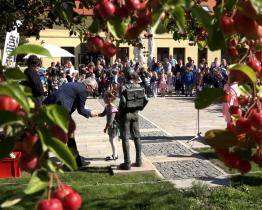 Kunovičtí prvňáčci se sešli u sochy Boříka