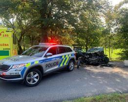 Vážná dopravní nehoda na Valašskoklobucku. Pro těžce zraněného řidiče letěl vrtulník 