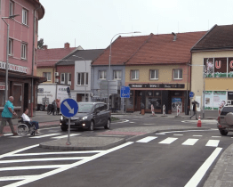 Silnice poškozené při stavbě křižovatek se dočkají opravy