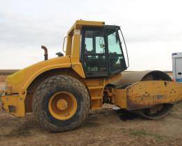 Neznámý pachatel odřezal ze stavebního válce hydromotor za půl milionu