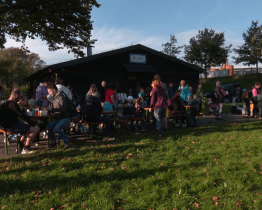 Děti společně uspávaly broučky 