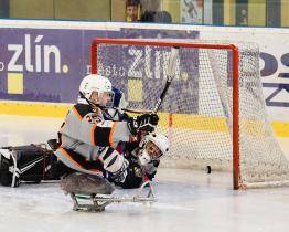Sledge hokejisté Zlína v domácí odvetě oplatili Olomouci porážku. Hattrickem se blýskl Martin Joppa 