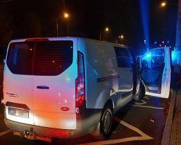 Podnapilý řidič dodávky sám zastavil u policejní hlídky a začal si s ní vykládat