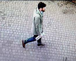 Policie zjišťuje totožnost muže, kterého srazil vlak v Babicích. Poznáváte ho?