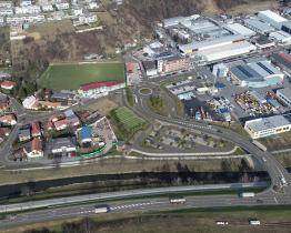 Otevření nového mostu v Přílukách se odkládá. Zhotovitel nestihl zajistit potřebné doklady k dopravnímu značení