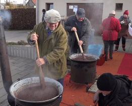 Bleší trh v Kunovicích doplnila zabíjačka