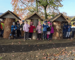 V areálu Kostela Nejsvětější Trojice vznikla naučná stezka