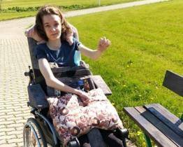 Těžká nemoc obrátila dvacetileté Monice ze Zlína život naruby. Pomoci jí může finanční sbírka