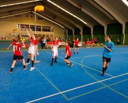 Slyšeli jste o korfbalu? V Otrokovicích ho hrají děti na základních školách