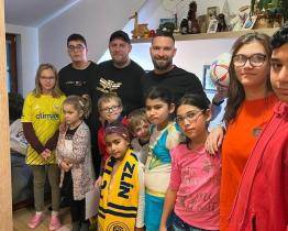 Fotbalista Zlína Fantiš přivezl dětem do Vizovic dárky, podpořil jej i klub 