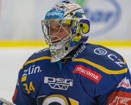 Hokejový brankář Kořének si zachytá na zimní univerziádě v americkém Lake Placid