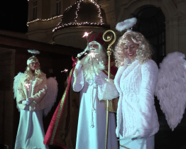 Mikulášskou nadílku si nenechaly ujít stovky dětí