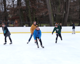 V zámeckém parku začala druhá bruslařská sezóna