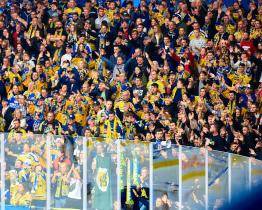 Za zapálení panáka na šibenici hrozí hokejovému výtržníkovi až dva roky za mřížemi