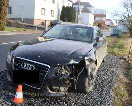 Opilý řidič cestou z diskotéky havaroval. Od nehody se snažil ujet