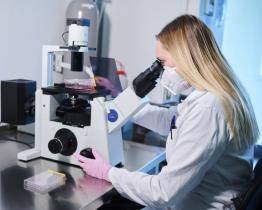 Baťova univerzita se stala národním centrem kompetence polymerního výzkumu