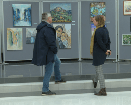 Výstava absolventů výtvarných kurzů pro dospělé (S)hledání v ZUŠ
