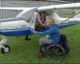 Marek Maňur je prvním vozíčkářským instruktorem  