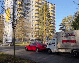 Na Trávníkách nemohou parkovat dodávky 