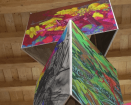 V galerii Kaple je výstavní expozice vysoká 7,5 metru