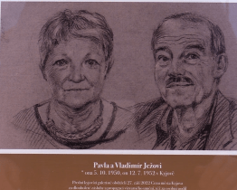 V galerii osobností města přibyly další portréty