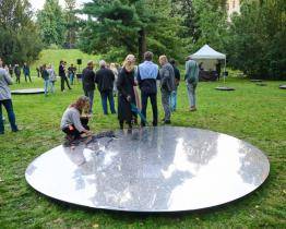 Zlínská zrcadla budou v sadu Svobody k vidění ještě minimálně rok