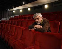 Igor Stránský se vrací do Slováckého divadla s novinovými Kachničkami