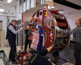 Do Baťovy nemocnice doputoval nový lineární urychlovač. Onkologickým pacientům přinese větší komfort