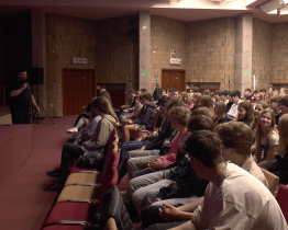 Režisér Magnusek diskutoval se žáky hodonínských škol o kyberšikaně