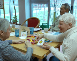 Otrokovičtí senioři se sešli při hraní společenských her