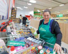 Zítra začíná celonárodní sbírka potravin. Ve kterých obchodech se můžete zapojit?