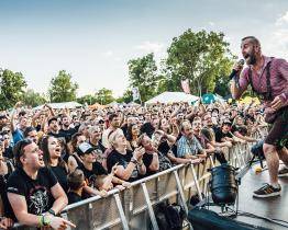 Otrokovice ožijí v pátek a sobotu Lážo Plážo Festem! Přijedou Rybičky 48, Tomáš Klus nebo švédští Royal Republic