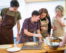 Resort Valachy vstupuje do léta. Na programu jsou kurzy pečení frgálů nebo hudební večery