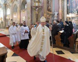 Škatule, škatule, hýbejte se! Desítky kněží ve farnostech Zlínského kraje změní působiště