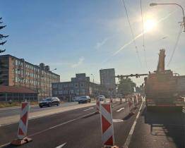 Oprava hlavní dopravní tepny ve Zlíně komplikuje život řidičům. Vozidla MHD měla i hodinová zpoždění 