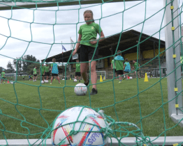 Mladí fotbalisté nazahálí ani o prázdninách