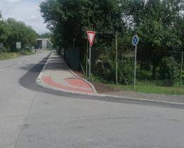 Kolem Štěrkoviště už projdete bezpečně díky novému chodníku