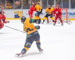 Vedoucí Vsetín udolal Jihlavu v prodloužení, Berani slaví první výhru sezony