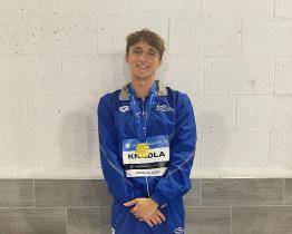 Dokázal to! Zlínský plavec Knedla je juniorským mistrem světa na znakové padesátce