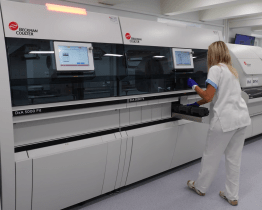 Vzorky v kyjovské nemocnici zpracovává plně automatická linka