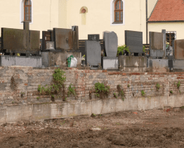 Staré Město opravuje hřbitovní zeď