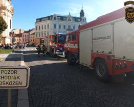 V Kroměříži museli evakuovat školu. Podle hasičů nebezpečí nehrozí