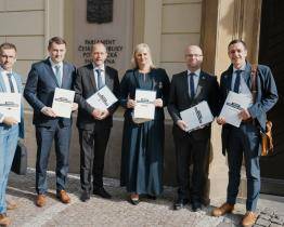 Zlínský kraj žádá po státu spravedlivé rozdělení daní. Společně s dalšími pěti kraji se zapojil do zákonodárné iniciativy