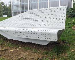 Před Gahurovým prospektem vyrostla unikátní lavička ve tvaru vlaštovky