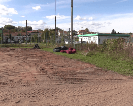 V Boršově vyrůstá fotbalové hřiště